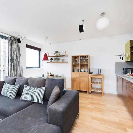 Modern 2 Bed Apartment W Balcony In Londen Buitenkant foto