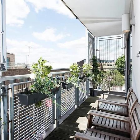 Modern 2 Bed Apartment W Balcony In Londen Buitenkant foto