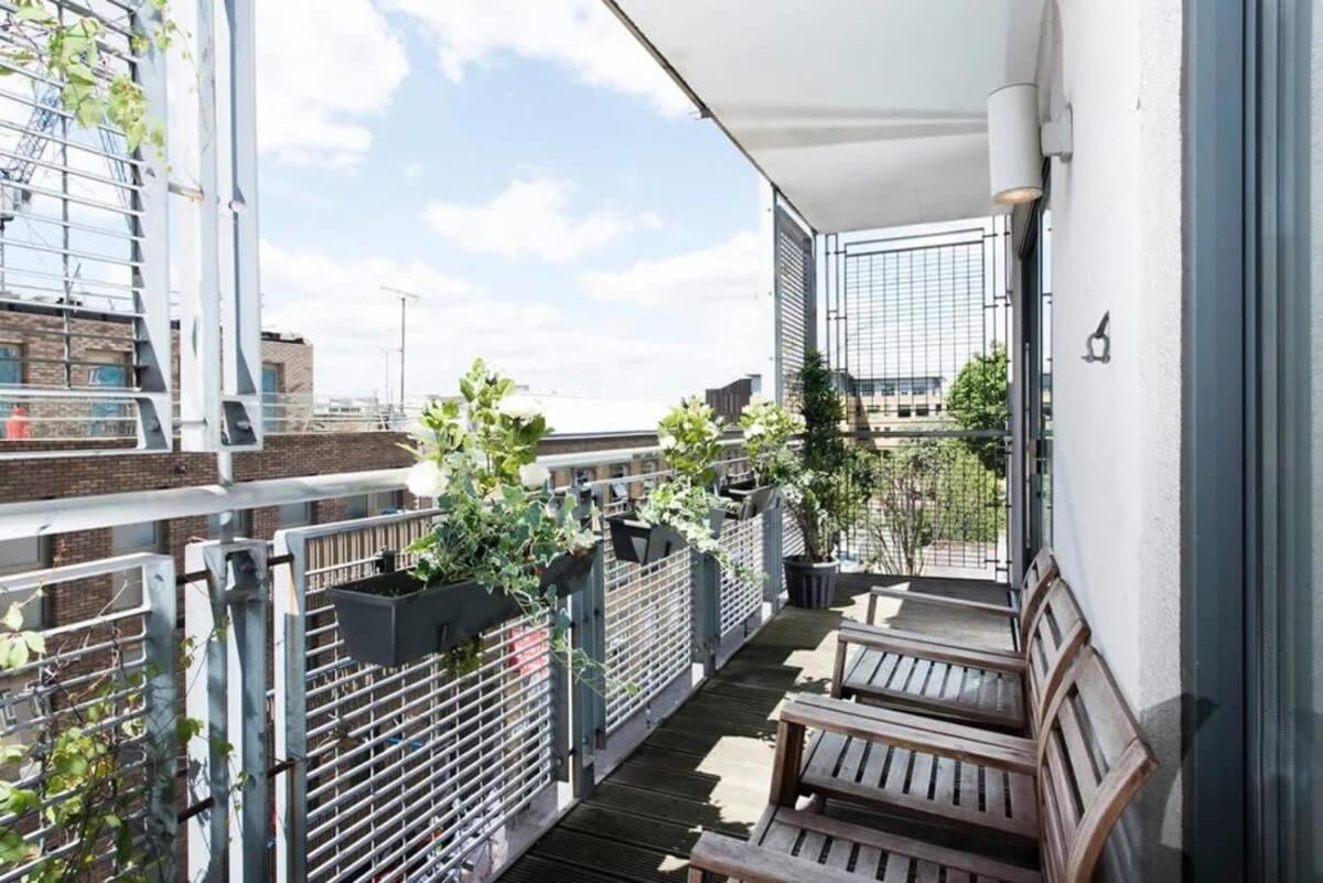 Modern 2 Bed Apartment W Balcony In Londen Buitenkant foto