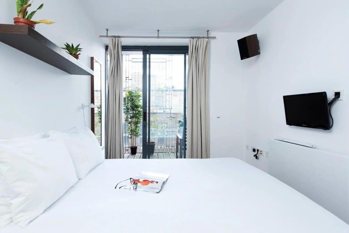 Modern 2 Bed Apartment W Balcony In Londen Buitenkant foto