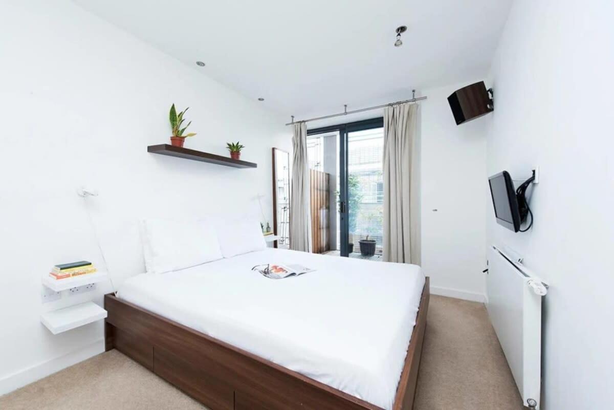 Modern 2 Bed Apartment W Balcony In Londen Buitenkant foto