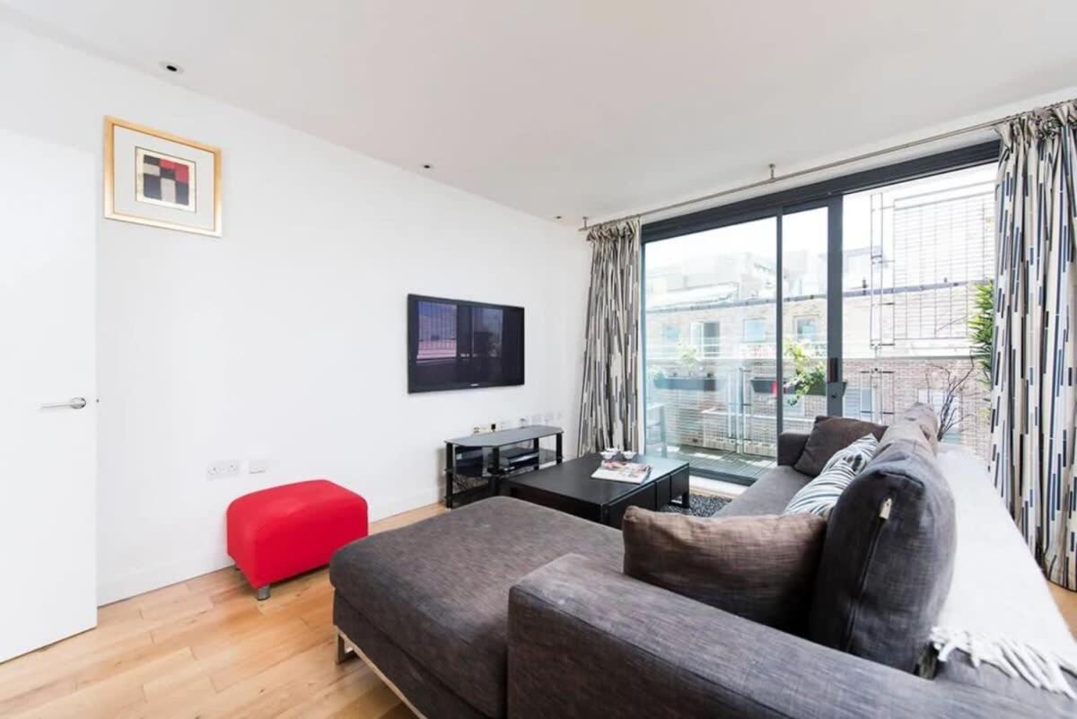 Modern 2 Bed Apartment W Balcony In Londen Buitenkant foto