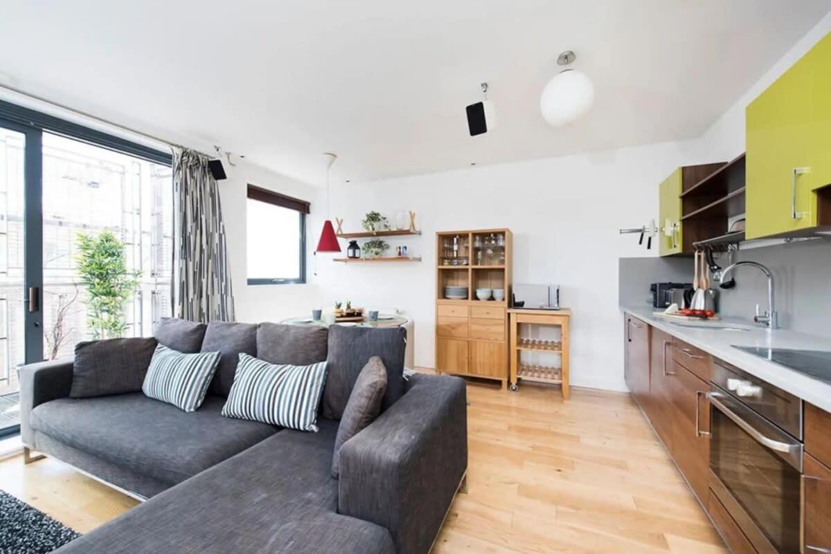 Modern 2 Bed Apartment W Balcony In Londen Buitenkant foto